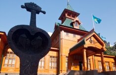 Kazakh folk musical instruments museum was found in 1980. As well as similar establishments which are engaged in collecting and storing of historical monuments and works of art, it is a calling card of Almaty, one of its cultural sights.