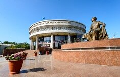 Карагандинский областной казахский драматический театр имени С.Сейфулина был открыт в 1932 году. С первых спектаклей театр заслужил любовь зрителей и внимание со стороны театральной общественности. В 1964 году творческие успехи труппы театра были омечены и ему было присвоено имя писателя Сакена Сейфуллина.  